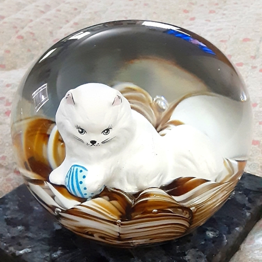Very rare vintage (Nomie) hand signed Joe St. Claire murano glass paperweight